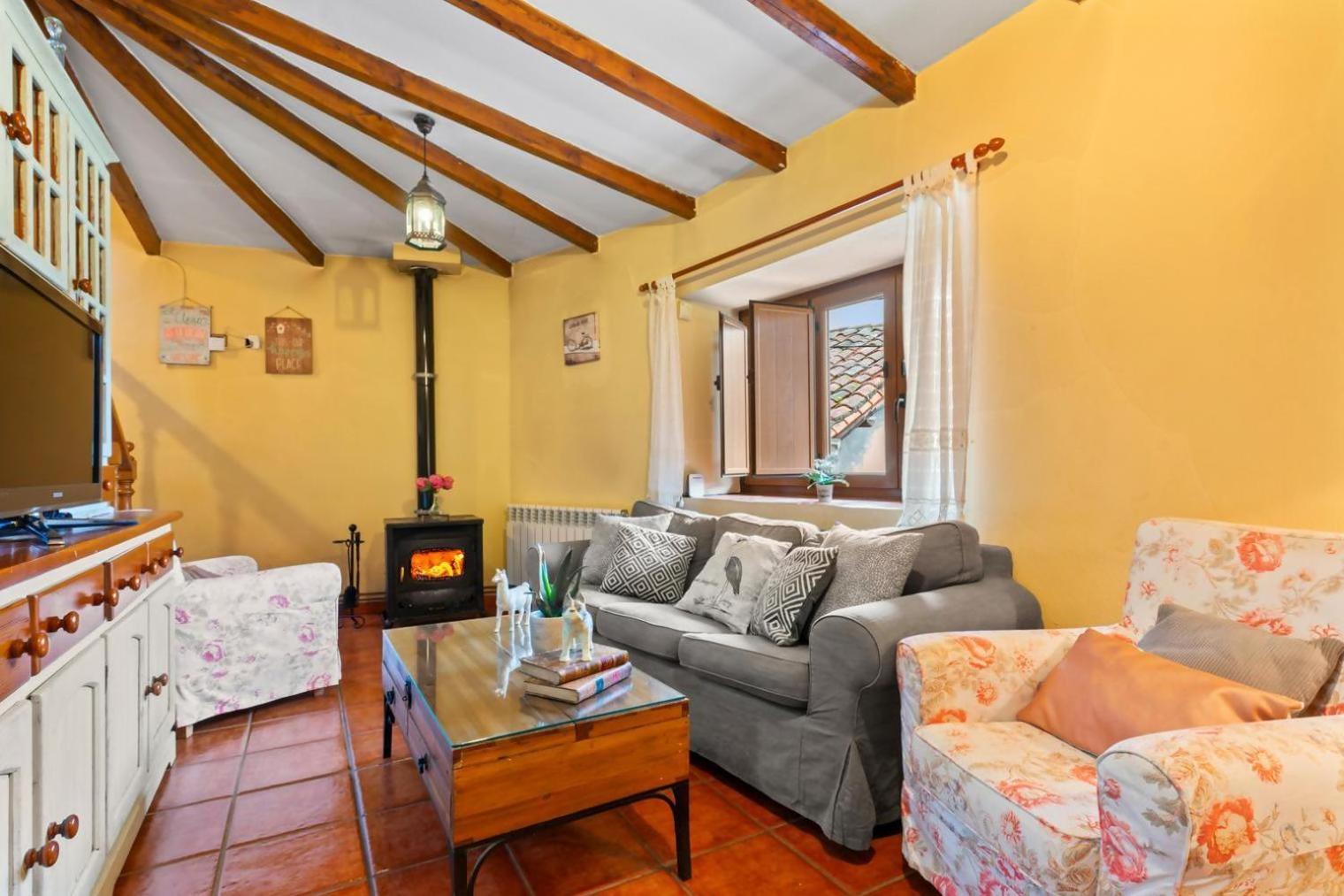 Casa Rural La Carrozal Senda Del Oso Orelleiru Eksteriør billede