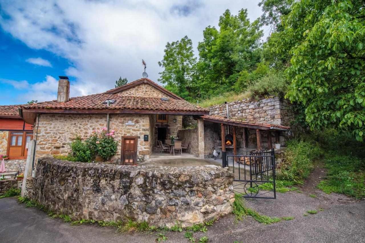 Casa Rural La Carrozal Senda Del Oso Orelleiru Eksteriør billede