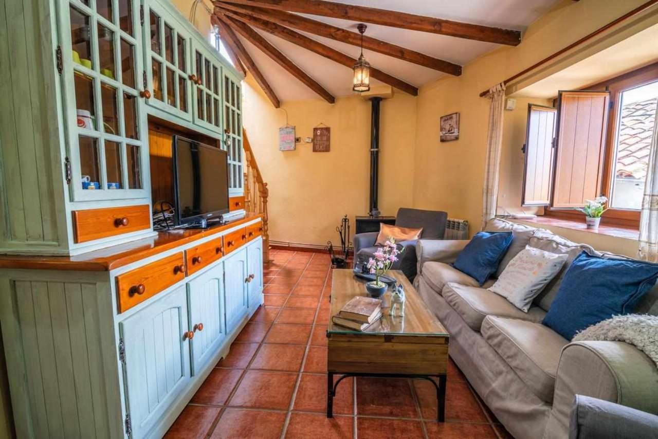 Casa Rural La Carrozal Senda Del Oso Orelleiru Eksteriør billede