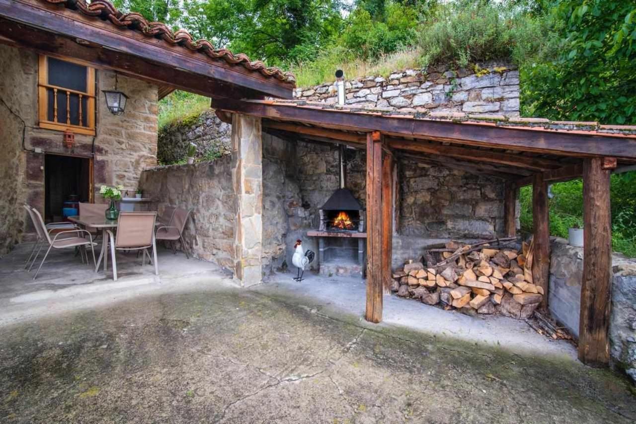 Casa Rural La Carrozal Senda Del Oso Orelleiru Eksteriør billede
